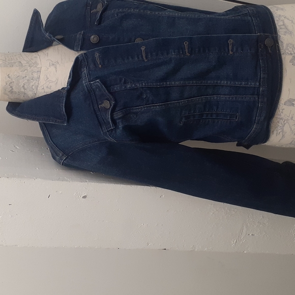 Old Navy classic Denim Jacket In Dark WORN Wash Sz M - Picture 3 of 9